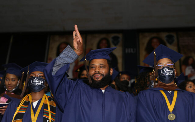 Anthony Anderson Graduates From Howard University at Age 51