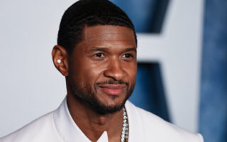 Usher Interrupts His Las Vegas Show To Give Queen Latifah Her Flowers